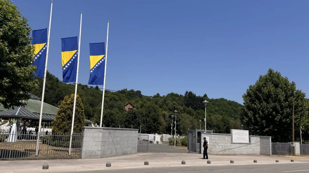 Prema podacima Instituta za nestale osobe u Bosni i Hercegovini broj žrtava genocida koje još uvijek nisu pronađene je oko 700