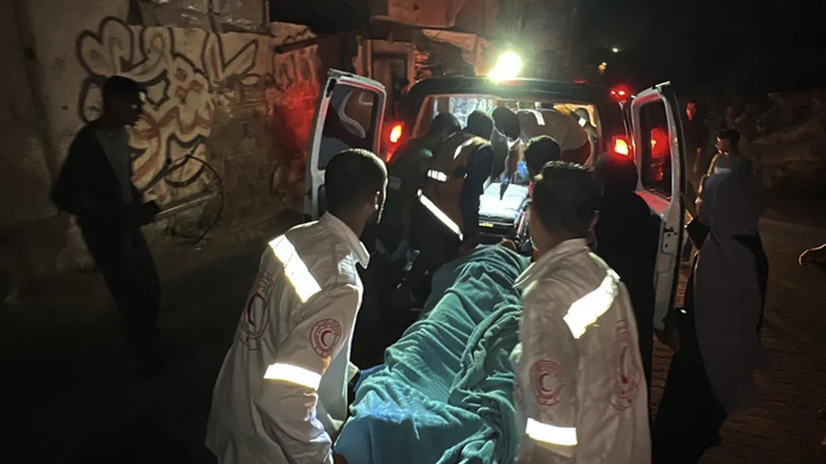 U napadima je pogođena kuća u naselju Sabra u gradu Gazi i vozilo u Khan Younisu