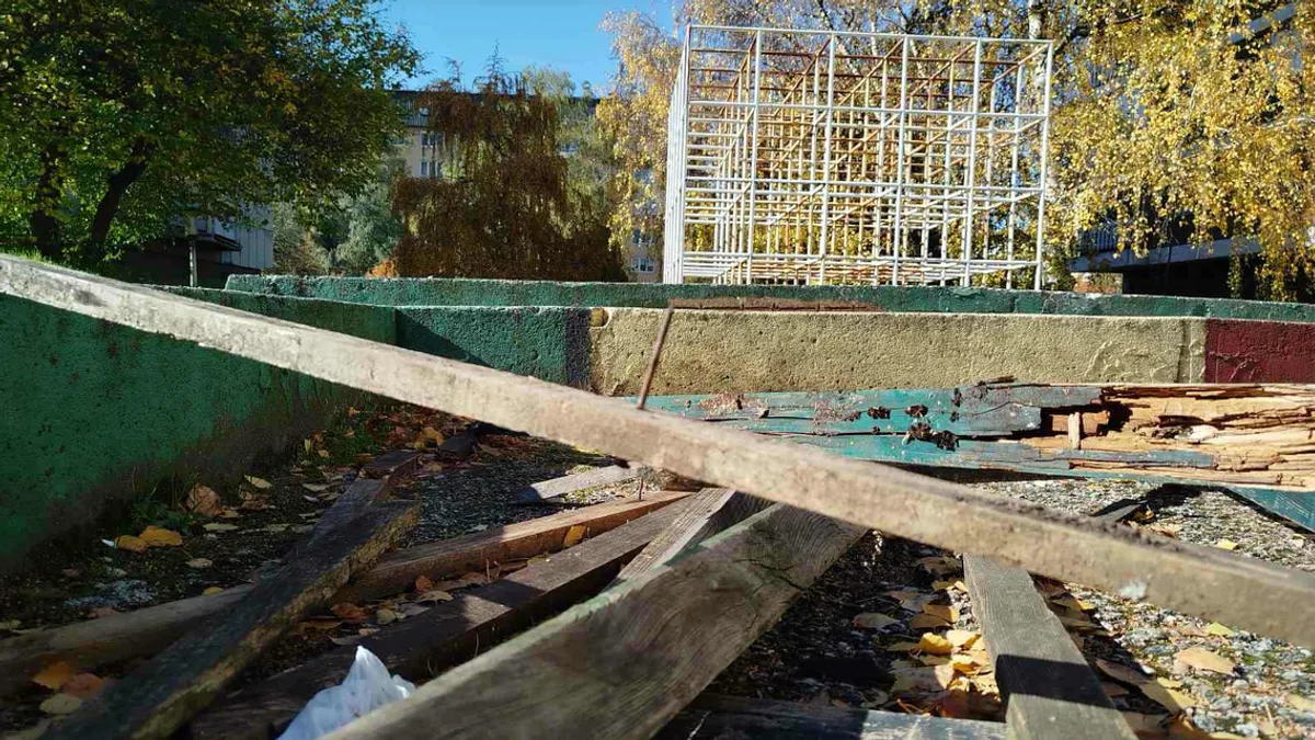 Roditelji strahuju: Dječije igralište na Grbavici zapušteno i opasno