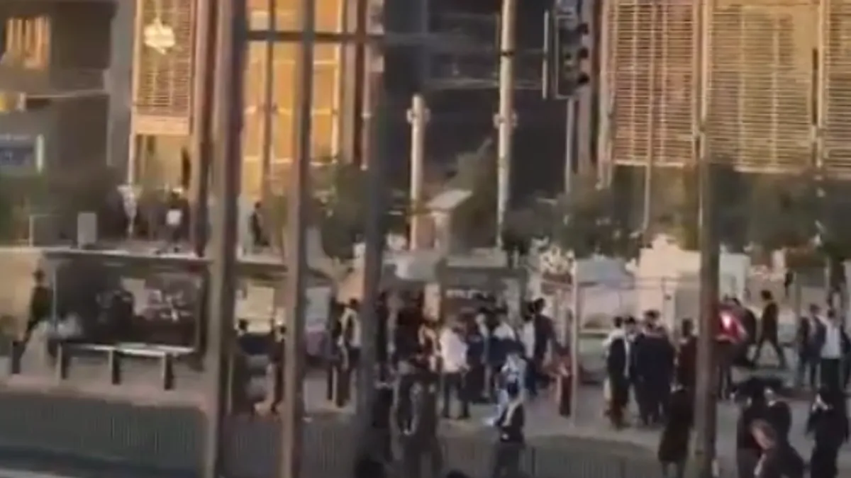 Protest, nazvan "Marš milion ljudi", organiziran je protiv prijedloga zakona koji bi uveo obaveznu vojnu službu i za ultraortodoksne Jevreje