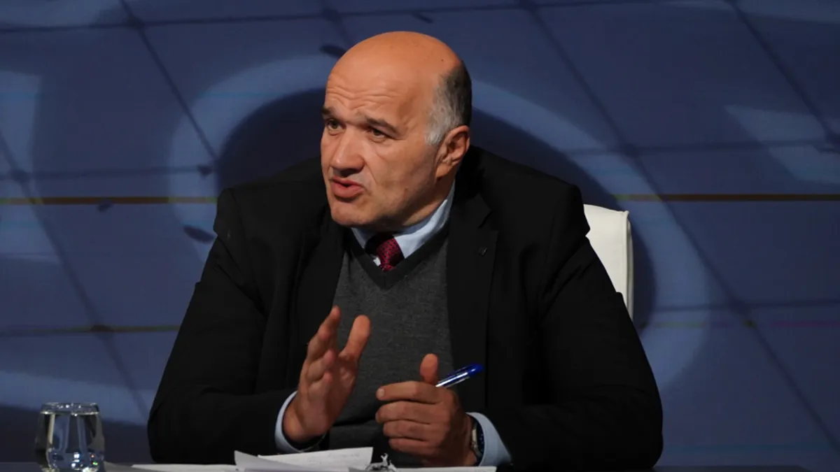 Brojne reakcije različitih zvaničnika, posebno 'Trojke' izazvale su riječi reisu-l- uleme Husein efendije Kavazovića povodom slučaja 'Respiratori' i presude Fadilu Novaliću.