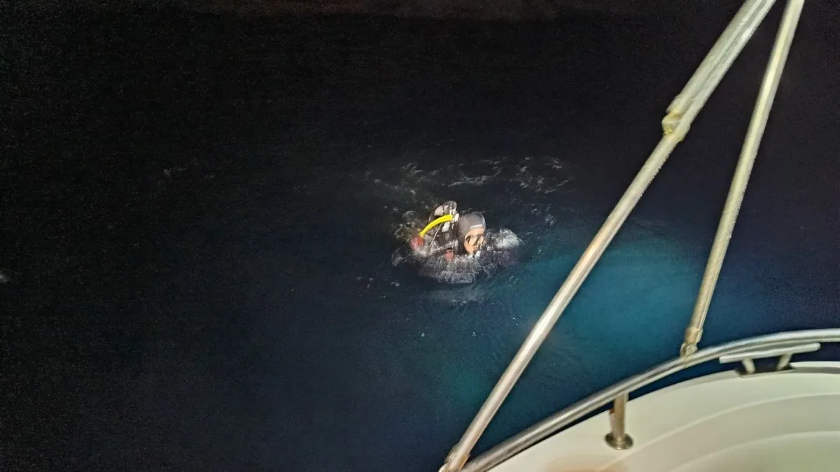 Na teren su odmah upućene hitne službe, a u potragu su bili uključeni i ronioci Hrvatske gorske službe spašavanja iz Gospića.