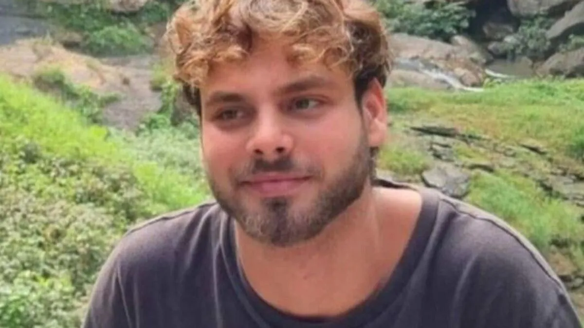 Pretrpio je teške povrede, uključujući gubitak vida na jednom oku, dok je vid na drugom oku ugrožen, navodi ministarstvo