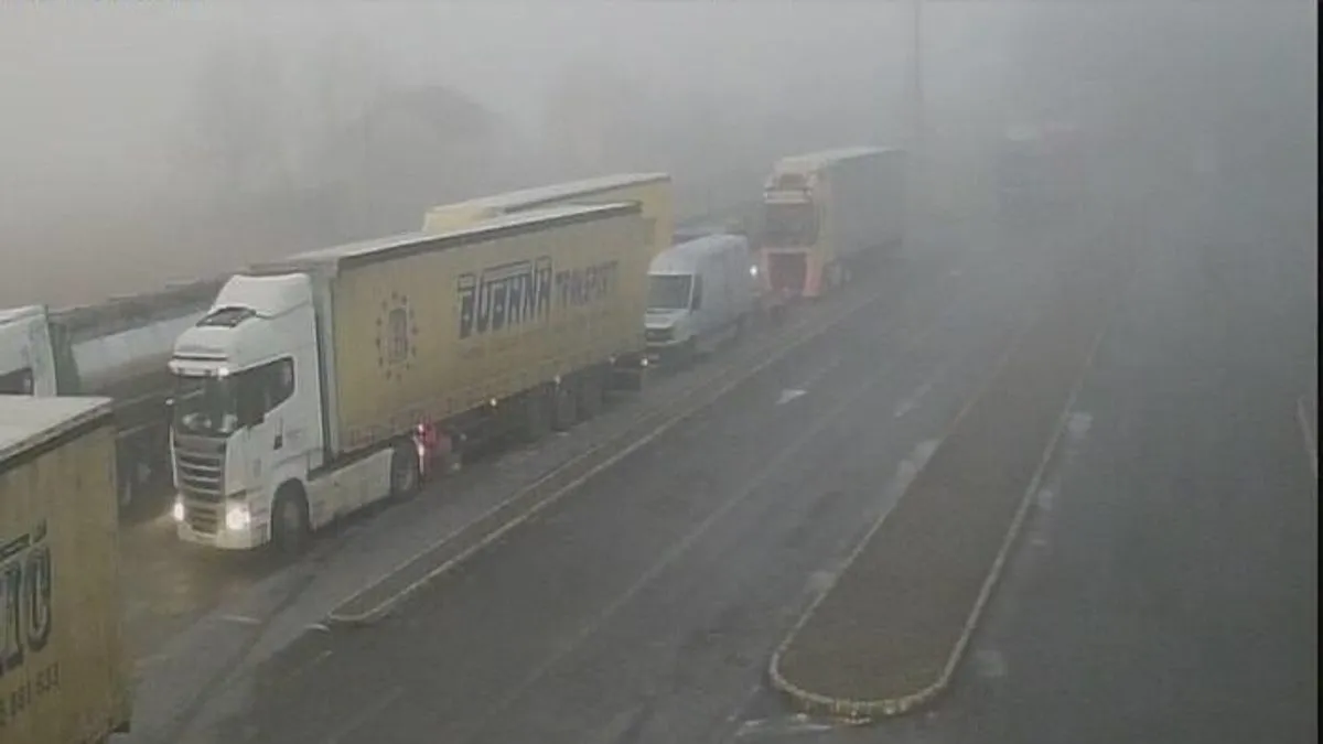 Na autocesti A - 1, dionica Podlugovi - Sarajevo sjever, vozači se kreću usporeno.