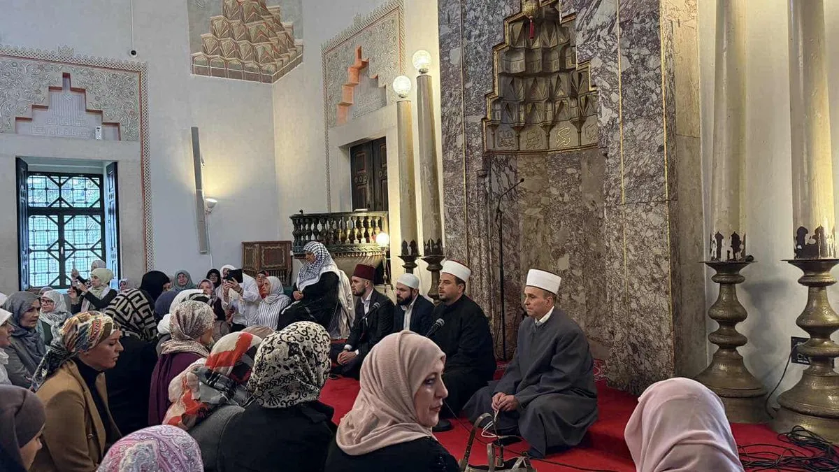 Veliki broj vjernica se odazvao na tevhid na kojem će se pred dušu rahmetlije uputiti dove kako bi mu se Uzvišeni Gospodar smilovao