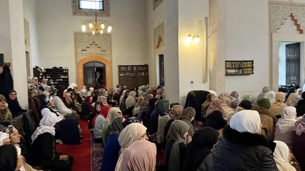 Veliki broj vjernica se odazvao na tevhid na kojem će se pred dušu rahmetlije uputiti dove kako bi mu se Uzvišeni Gospodar smilovao