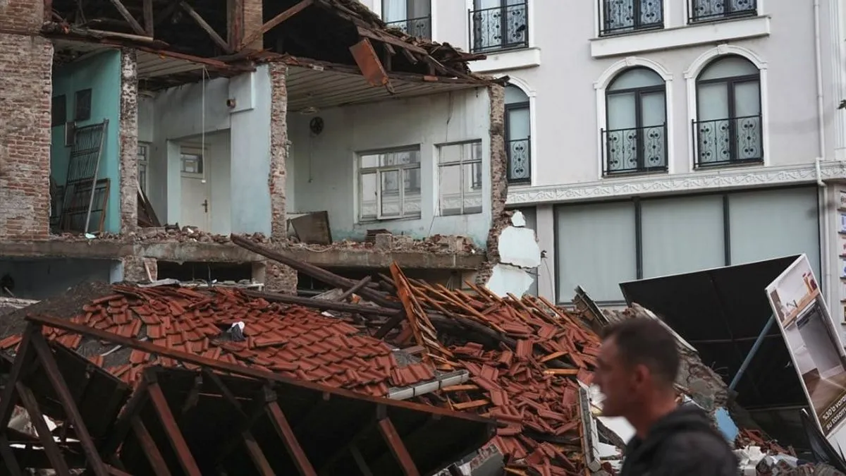 Zvaničnici su rekli da su strukture koje su se srušile već bile nenaseljene zbog ranije štete od potresa 