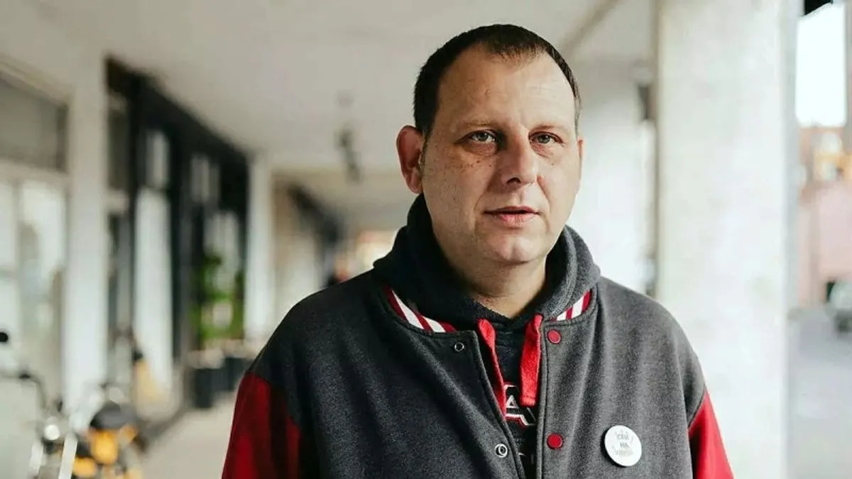 Bolesni mozgovi su očekivali da ću špijunirati svoju majku, suprugu, djecu, kumove i prijatelje koji su redovno dolazili pred Valjevsku gimnaziju