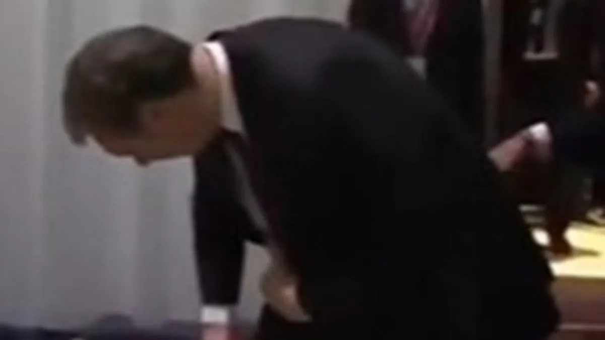 Vučić u Danskoj nije imao mjesto u sali, pa polomio stolicu
