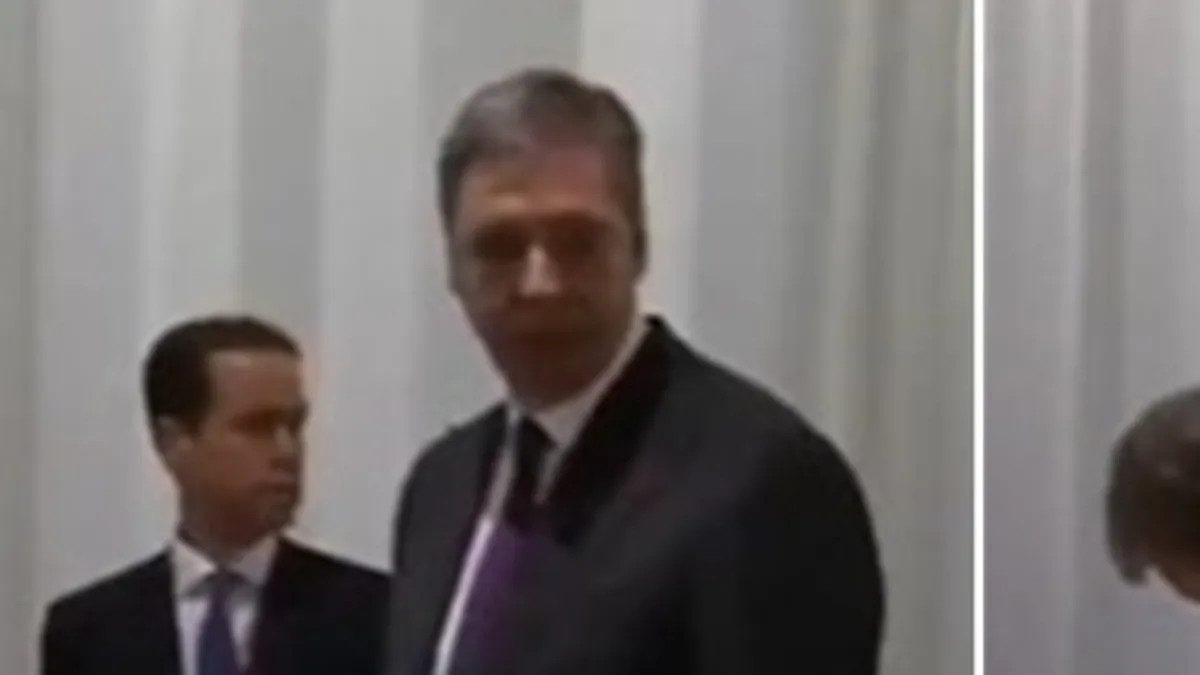 Pokušao je sjesti na tuđu stolicu, ali je ubrzo primijetio da je mjesto već zauzeto.