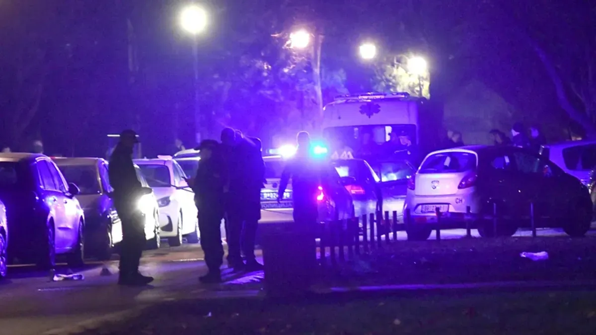 Prilikom pretrage zgrade, policijski službenici su u stanu pronašli i njenu kćerku u teškom stanju