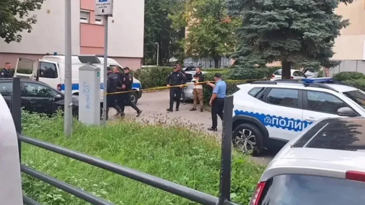 Na mjestu događaja nalazi se veći broj policajaca i očekuje se početak uviđaja