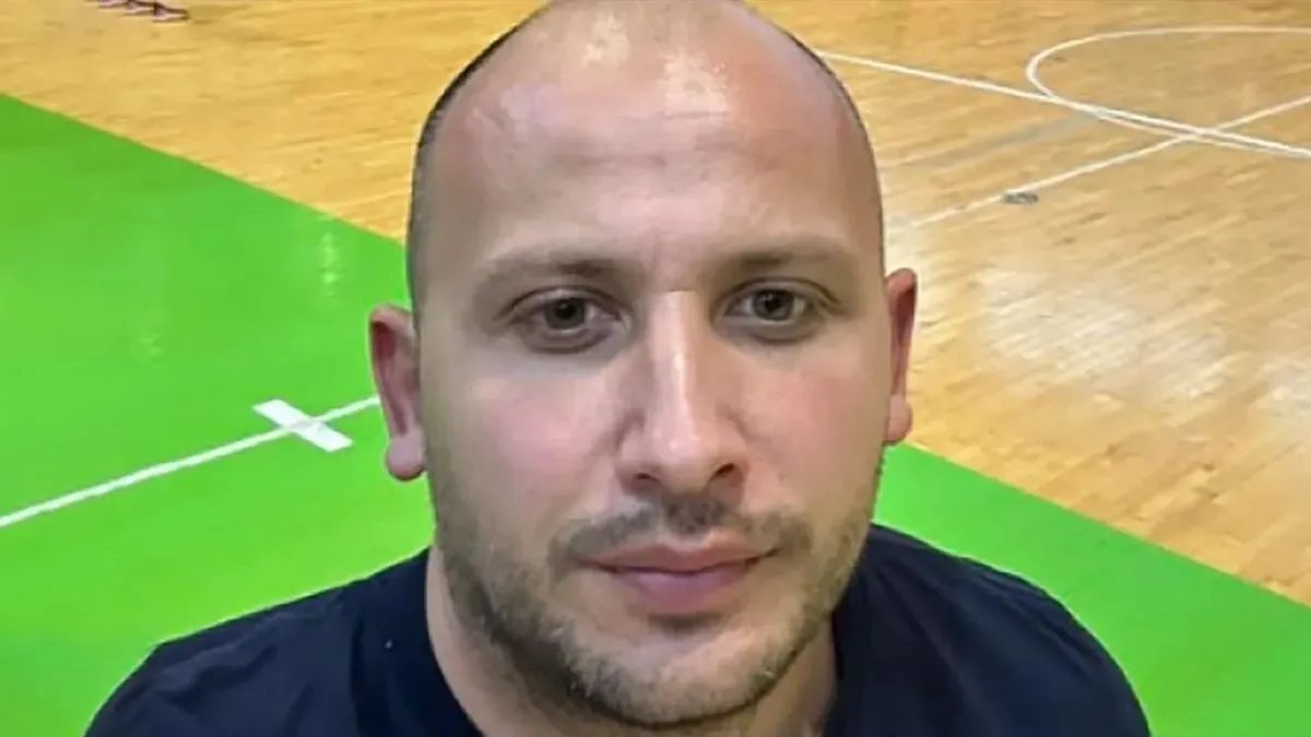 Nekadašnji bosanskohercegovački košarkaš Adi Mujičić, koji je u karijeri igrao za Žepče, Čelik i tuzlansku Slobodu, teško je bolestan.