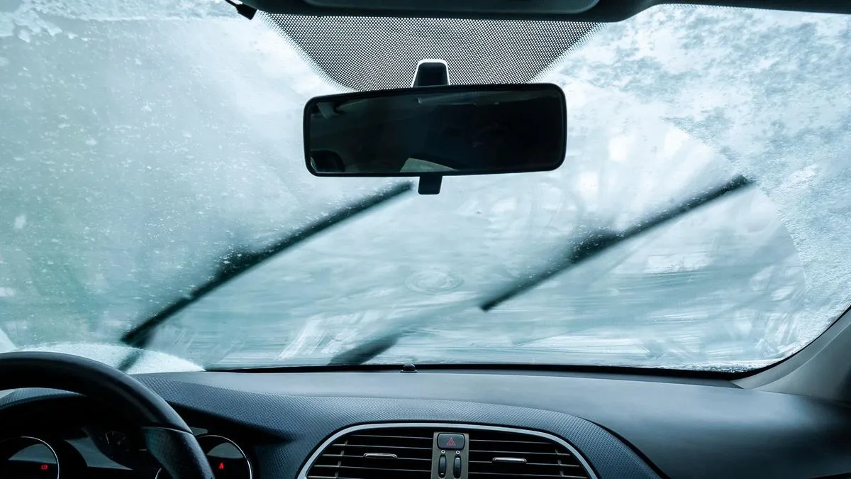 Parkiranje uz kućni zid ili ogradu može usporiti hlađenje i odgoditi stvaranje leda