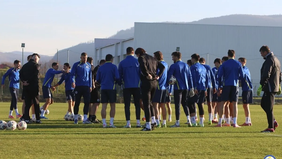 Prema izvještaju delegata utakmice, zabilježeno je 20 incidenata upotrebe pirotehničkih sredstava od navijača u različitim minutama susreta