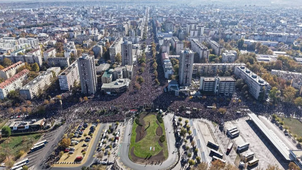 Saopćili su da je u trenutku održavanja šesnaestominutne tišine bilo 39.000 okupljenih