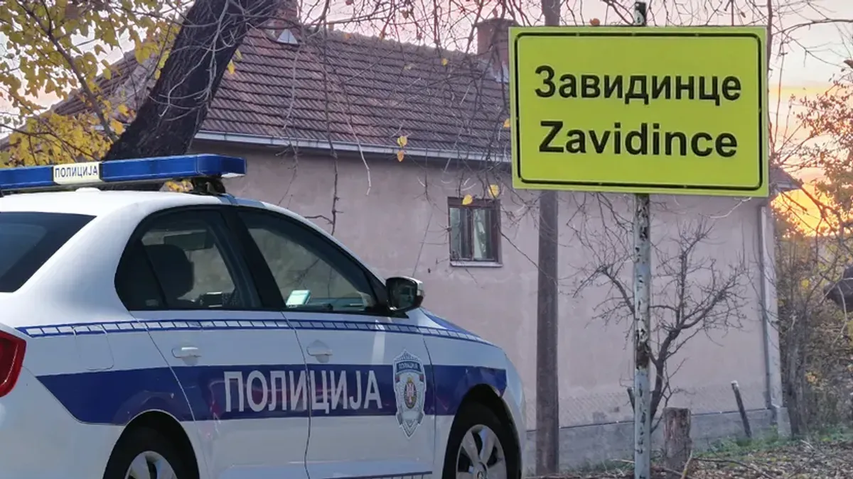 Prve slike sa mesta zločina jasno oslikavaju razmjere tragedije koja je zavila ovo malo selo u crno