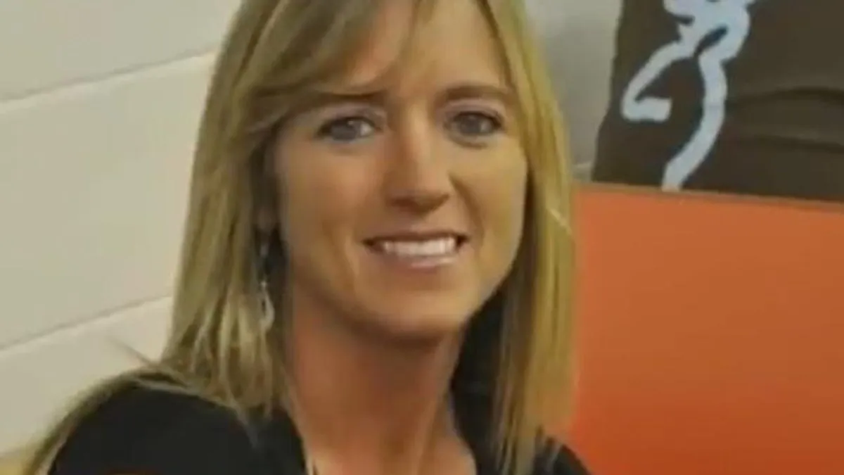 Šest sedmica kasnije, njeno tijelo pronađeno je skriveno ispod gustog rastinja nedaleko od lokalnog groblja.