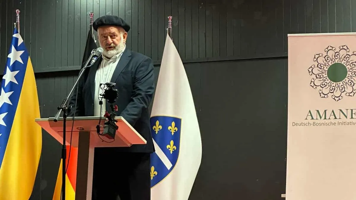 Naši najmlađi, Selma Mehovic i Ahmed Karkić, recitirali su stihove o Bosni i Sandžaku i podsjetili nas koliko je važno da ljubav prema domovini počinje još u djetinjstvu