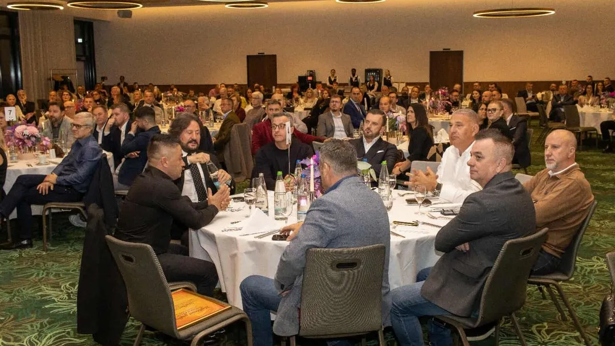 Emisija 'U tuđoj avliji' danas je mnogo više od televizijskog serijala – to je globalna zajednica ljudi povezanih ljubavlju prema domovini i uspjehom širom svijeta