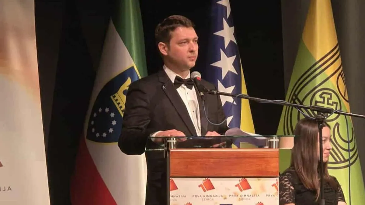 Akademiji su prisustvovali bivši i sadašnji učenici te profesori ove škole, kao i brojni gosti iz javnog života i Zeničko-dobojskog kantona