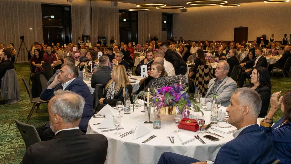 Emisija 'U tuđoj avliji' danas je mnogo više od televizijskog serijala – to je globalna zajednica ljudi povezanih ljubavlju prema domovini i uspjehom širom svijeta