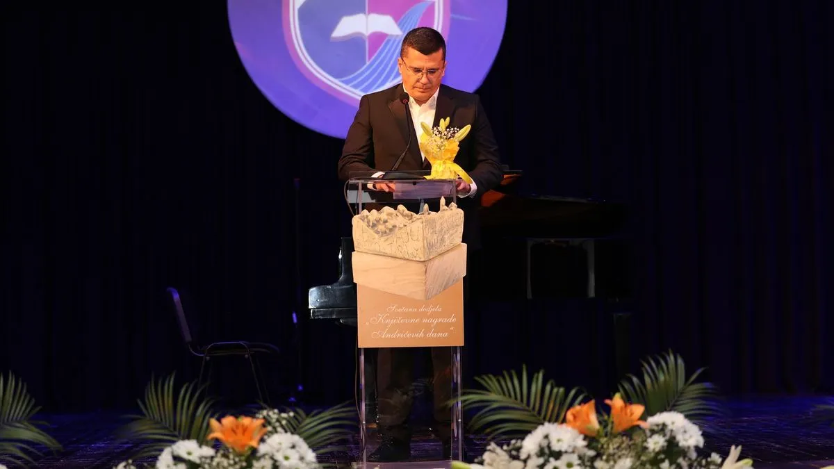 Svečanost u Travniku: Amiru Brki uručena Književna nagrada Andrićevih dana 