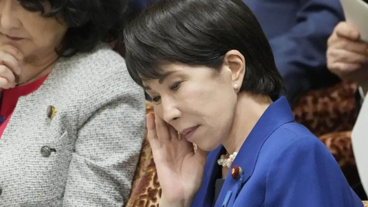 Pokazujući na podočnjake, Takaichi je rekla zastupnicima da preživljava uz minimalno spavanj