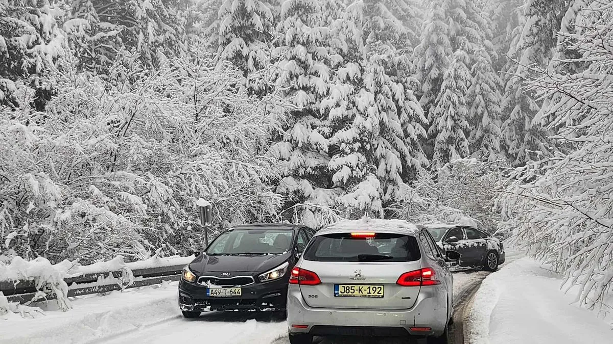 Vozačima se savjetuje oprez zbog poledice i smanjene vidljivosti