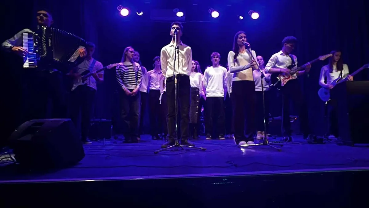 Projekat 'Budi kao Halid': Sarajevski srednjoškolci pjevali u čast legendi narodne muzike