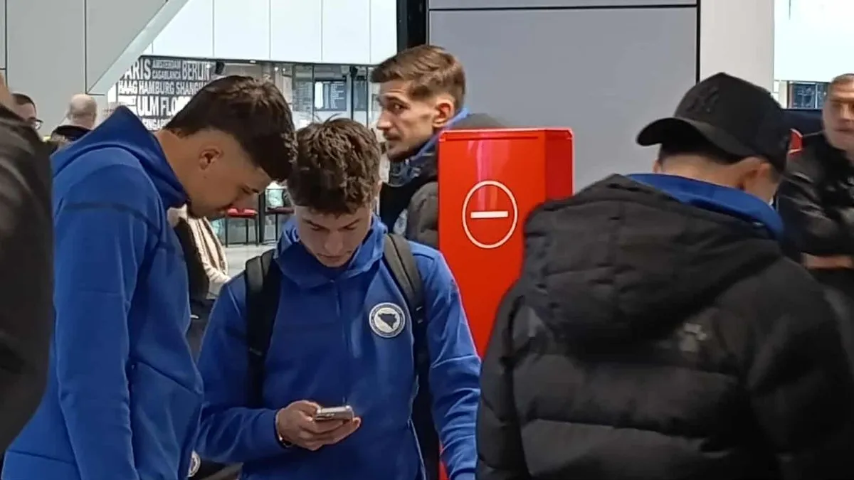 Press konferencija je zakazana u 17:30, a trening u 18:00 sati.