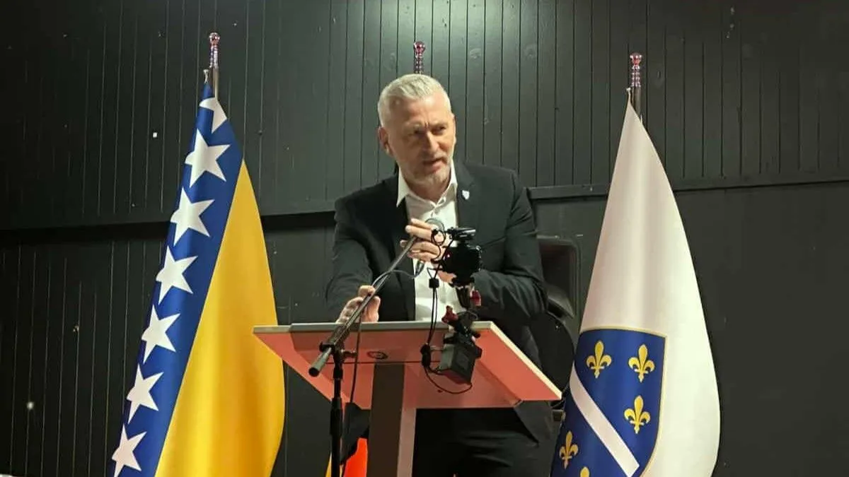 Naši najmlađi, Selma Mehovic i Ahmed Karkić, recitirali su stihove o Bosni i Sandžaku i podsjetili nas koliko je važno da ljubav prema domovini počinje još u djetinjstvu