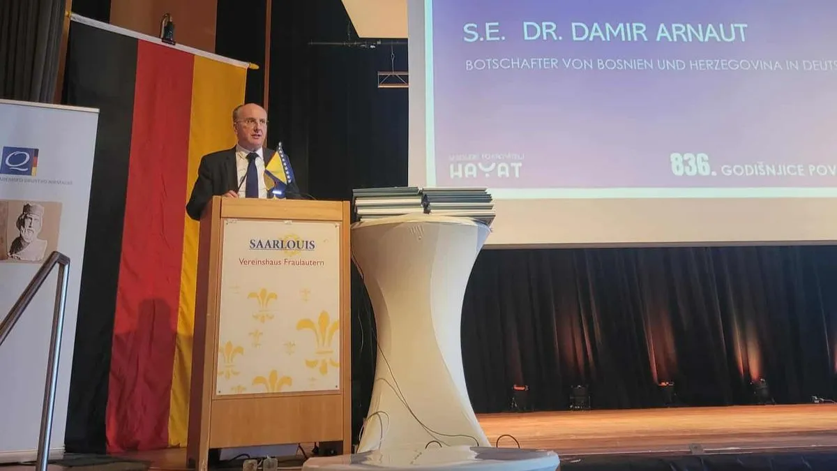 U srednjem vijeku kada je Evropa imala 15 ili 16 kraljevina, nema nijedne mape na kojoj Bosna, ili BiH kasnije, nije označena kao država, kraljevina. 