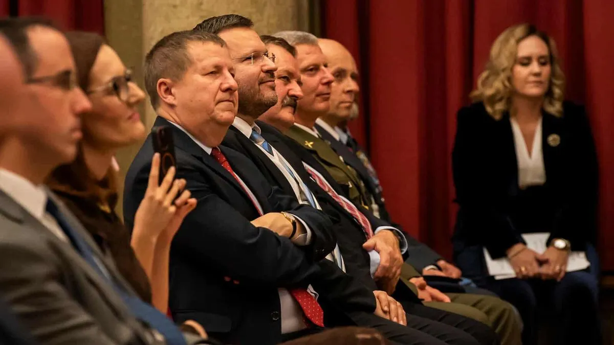 Uoči intoniranja himni BiH i Češke Republike, zastave su u dvoranu unijeli veterani i generali češke Armade