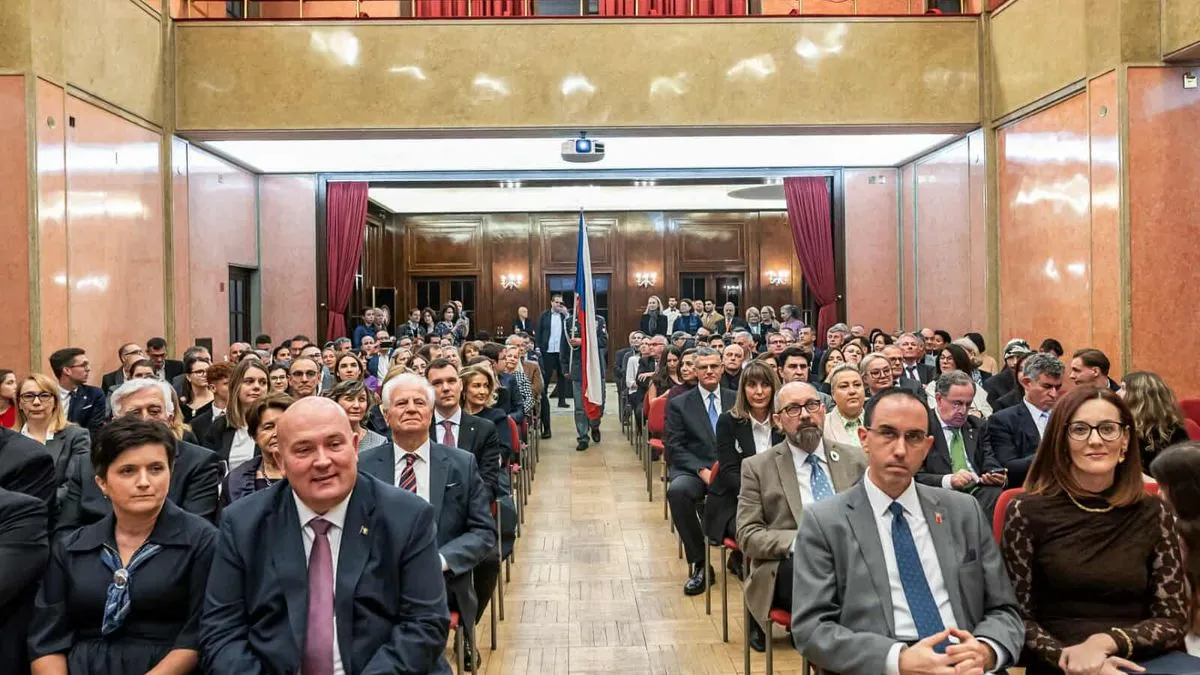 Uoči intoniranja himni BiH i Češke Republike, zastave su u dvoranu unijeli veterani i generali češke Armade