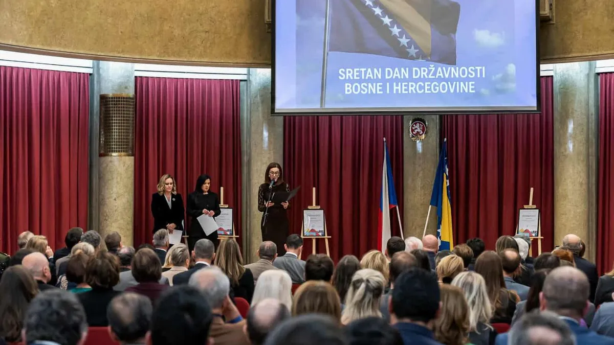 Uoči intoniranja himni BiH i Češke Republike, zastave su u dvoranu unijeli veterani i generali češke Armade