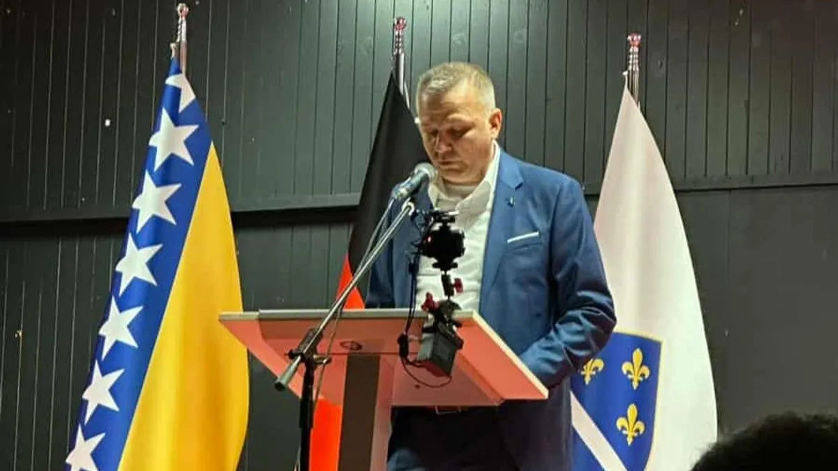 Naši najmlađi, Selma Mehovic i Ahmed Karkić, recitirali su stihove o Bosni i Sandžaku i podsjetili nas koliko je važno da ljubav prema domovini počinje još u djetinjstvu