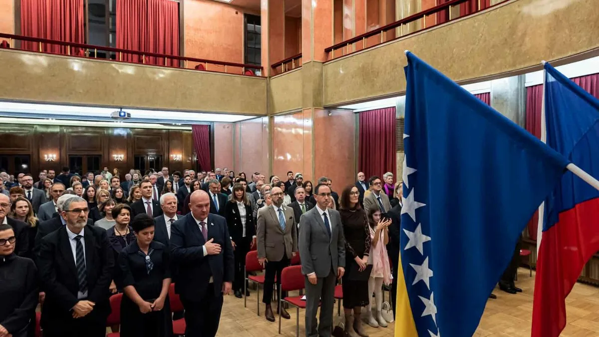 Uoči intoniranja himni BiH i Češke Republike, zastave su u dvoranu unijeli veterani i generali češke Armade