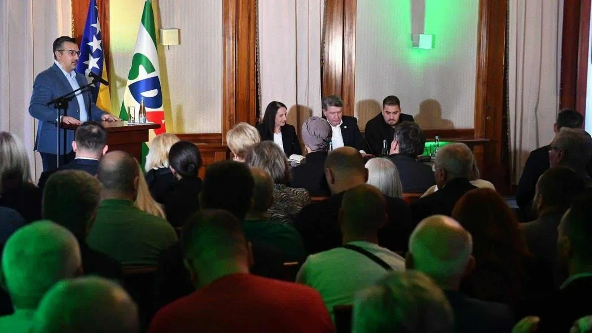 Prisutne su kao domaćini prigodnim obraćanjem pozdravili  predsjednik OO SDA Stari Grad Dženan Selimbegović i predsjednik KO SDA Sarajevo Faruk Kapidžić. 