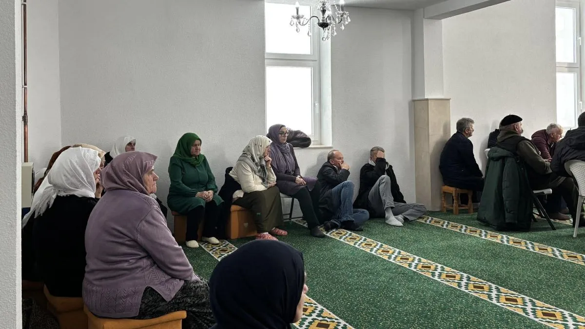 Nakon pada Žepe 27. jula Palić je zarobljen nakon što se odazvao na pregovore s vrhom srpskih snaga, predvođenih ratnim zločincem Ratkom Mladićem. 