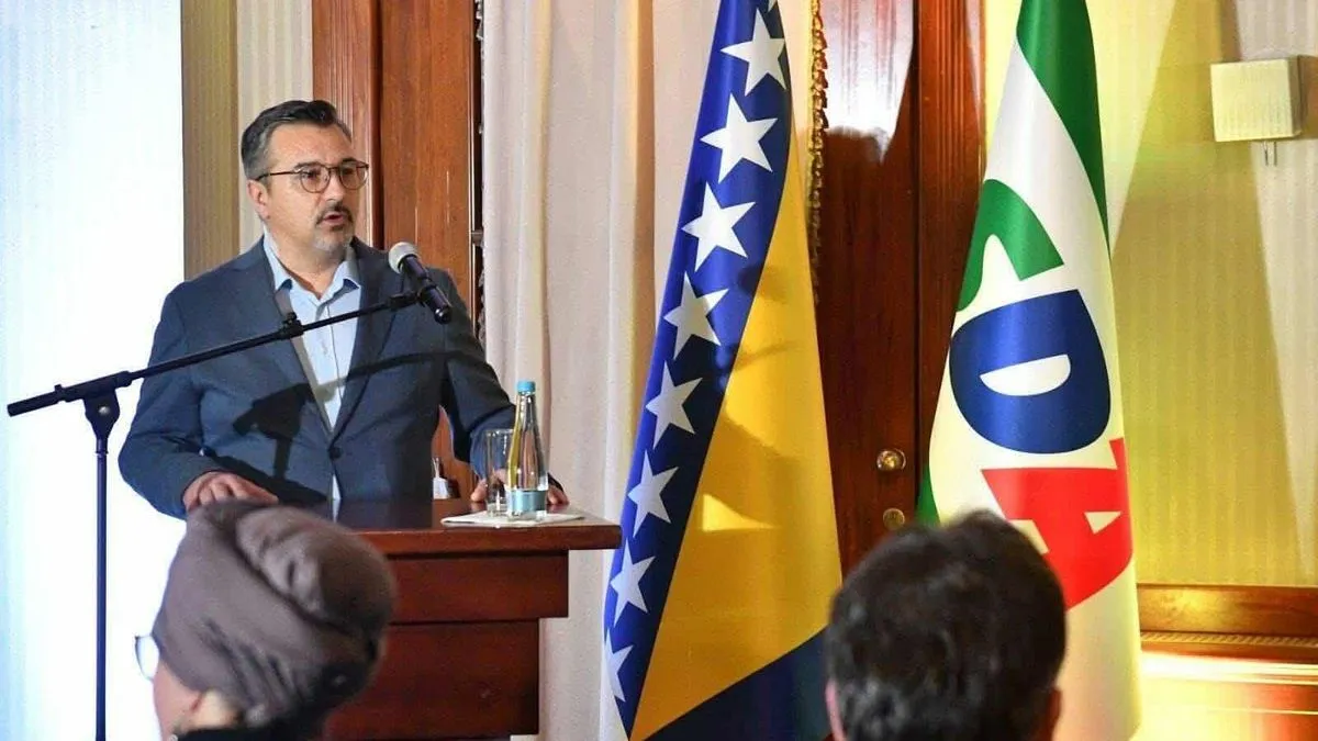 Prisutne su kao domaćini prigodnim obraćanjem pozdravili  predsjednik OO SDA Stari Grad Dženan Selimbegović i predsjednik KO SDA Sarajevo Faruk Kapidžić. 