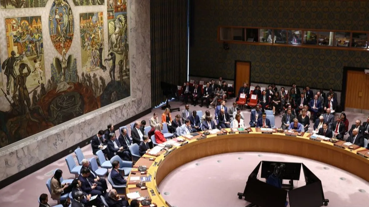 Američki ambasador pri UN-u Mike Waltz ocijenio je rezoluciju “historijskom i konstruktivnom”, naglasivši da otvara novi put za stabilnu i prosperitetnu Gazu te sigurnost Izraela