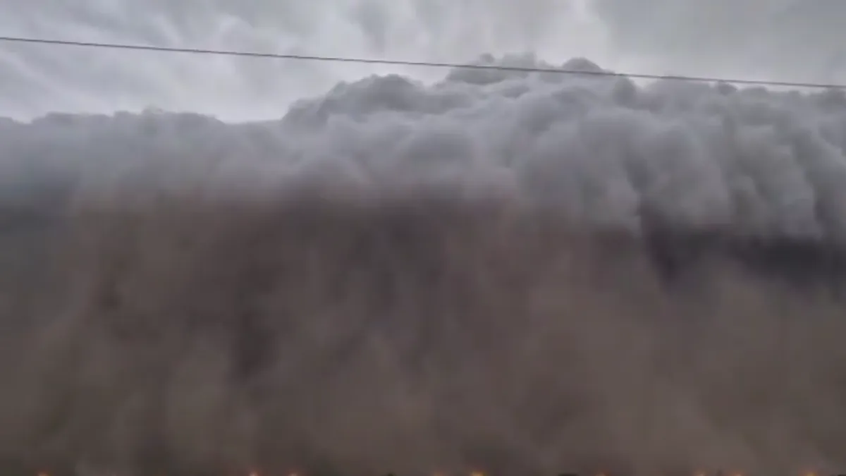 Meteorolozi savjetuju stanovništvo da bude oprezno, da ne izlazi na otvoreno za vrijeme najintenzivnijih olujnih trenutaka