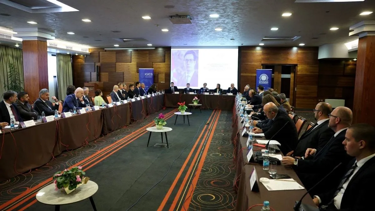 Predsjednik Pendarovski je na kraju izlaganja podvukao kako je jako bitna najava da do kraja decenije Albanija i Crna Gora uđu u Evropsku uniju