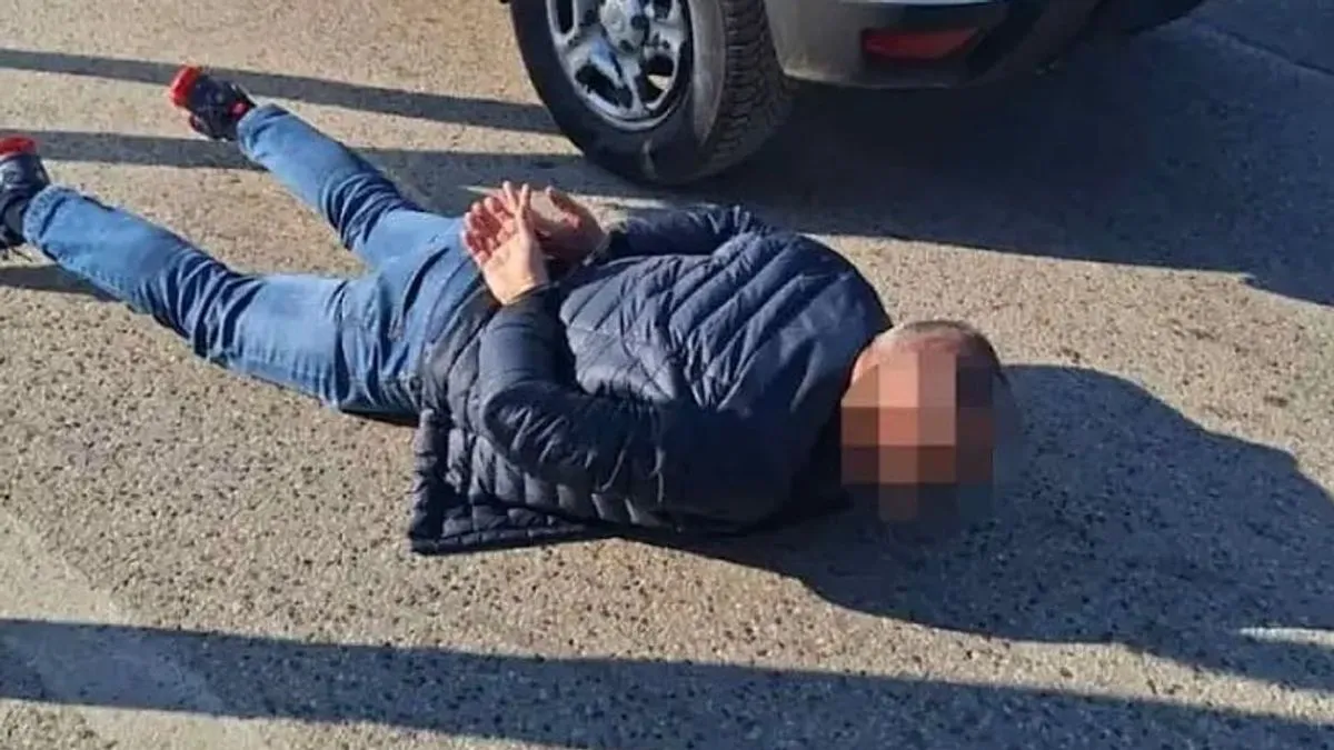 Nakon hapšenja uslijedili su pretresi vozila i objekata koje on koristi, a prema informacijama MUP-a, nad osumnjičenim će biti provedena kriminalistička obrada.