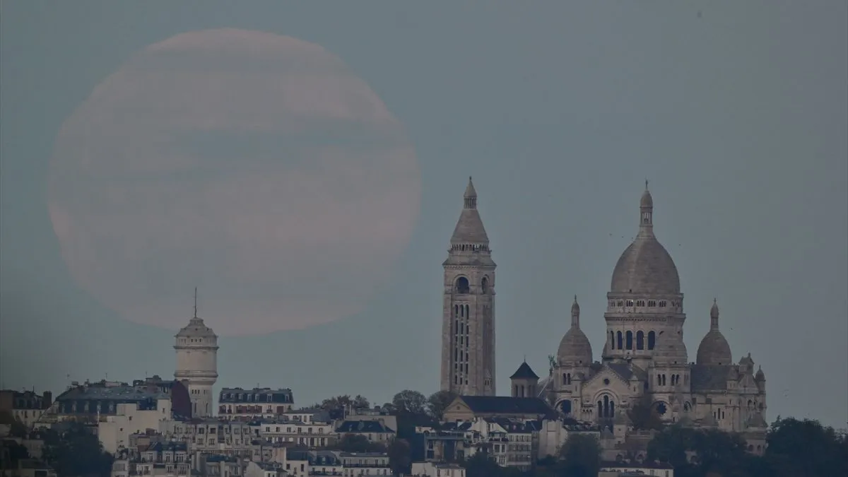 Supermjesec se javlja nekoliko puta godišnje, a njegova pojava zavisi od poravnanja Mjesečeve orbite sa Zemljom i Suncem