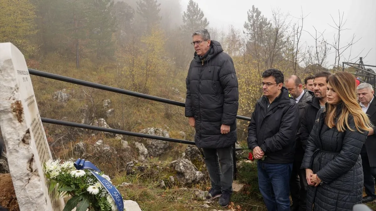Delegacije položile cvijeće na Kazanima iznad Sarajeva, odata počast nevino ubijenim sugrađanima