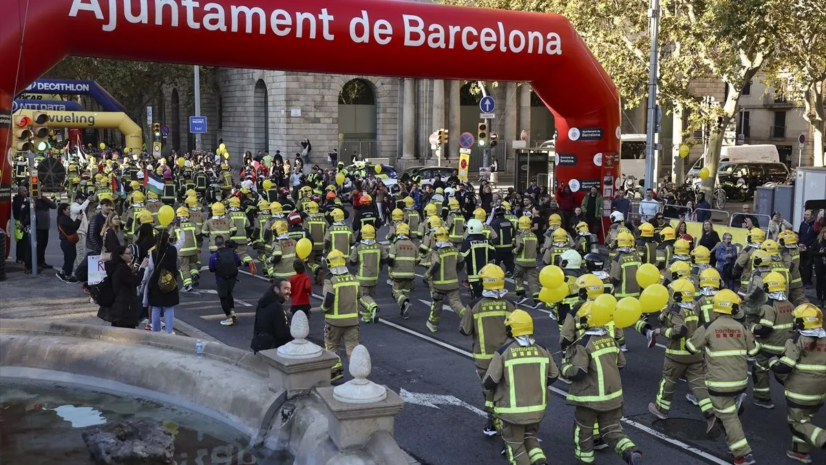Vatrogasci u Barceloni trčali s palestinskim zastavama