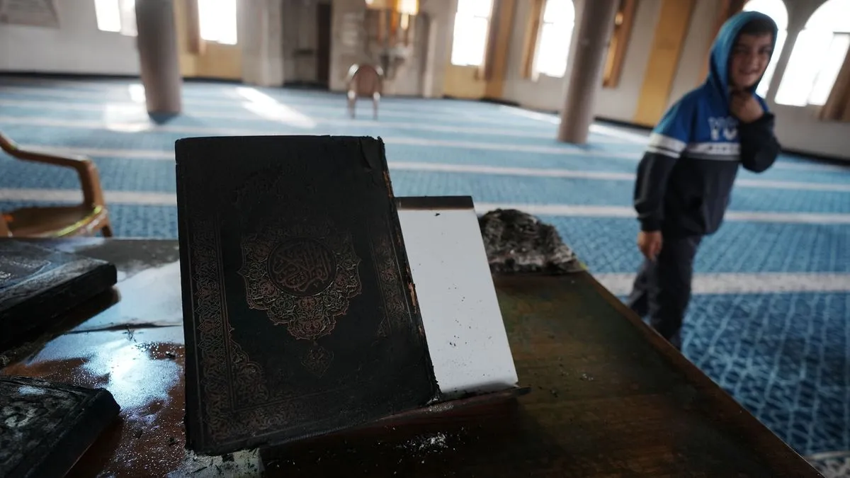 Požar je izazvan tako što je jedan od prozora a na sjevernoj strani je razbijen i tamo je izlivena zapaljiva tvar