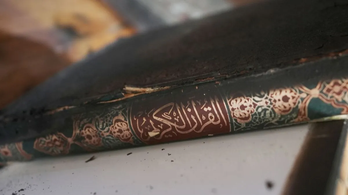 Požar je izazvan tako što je jedan od prozora a na sjevernoj strani je razbijen i tamo je izlivena zapaljiva tvar